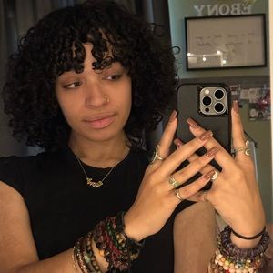 Meet your Posher, Ebony